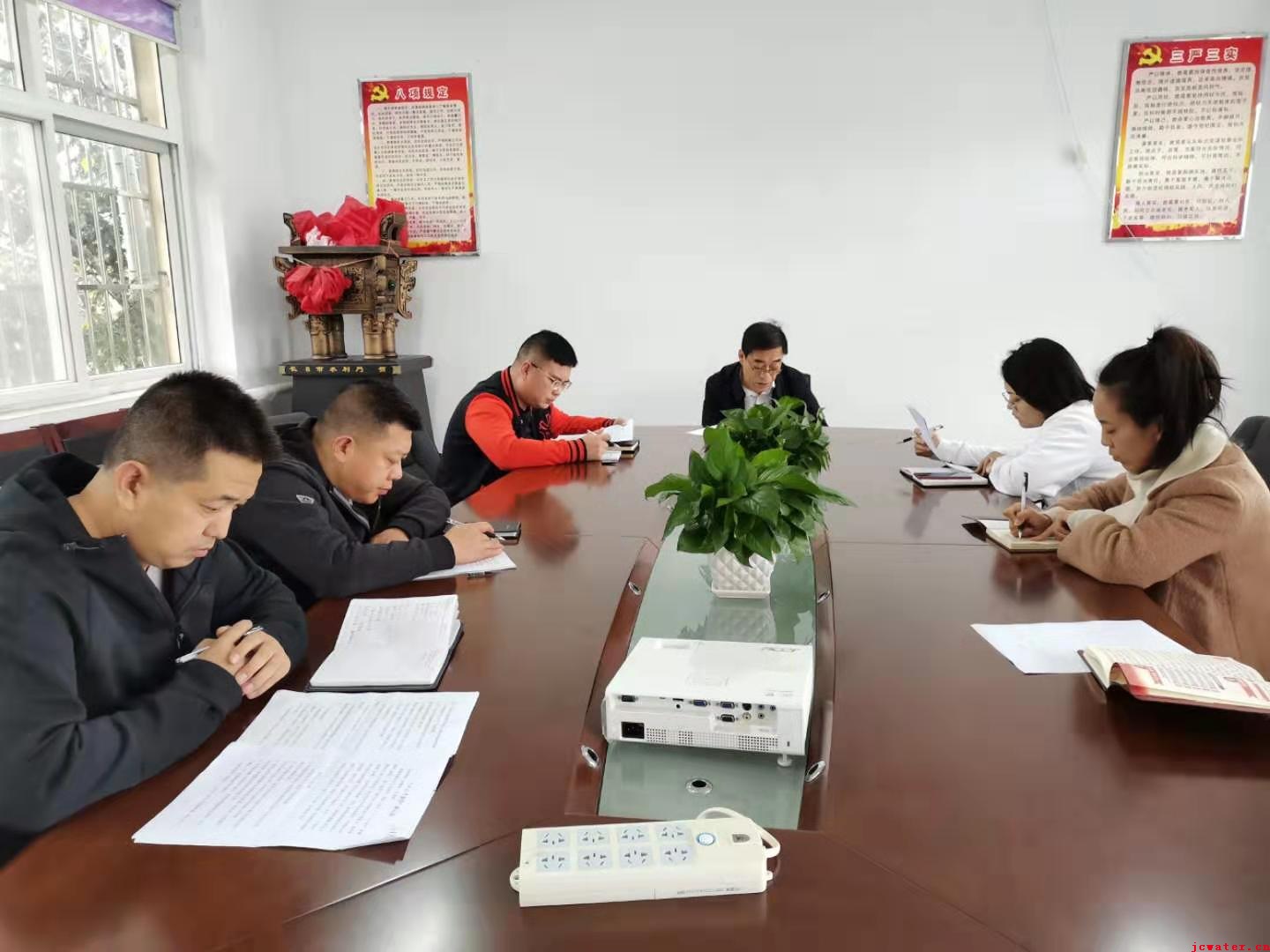 市水務(wù)公司召開(kāi)“不忘初心、牢記使命”主題教育活動(dòng)專(zhuān)題研討會(huì )